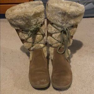 Women’s zip up fur boots